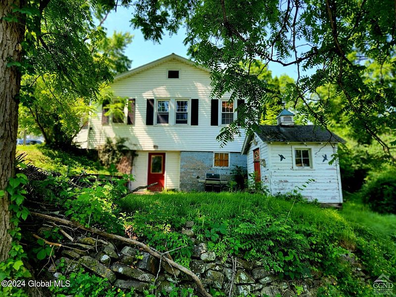 2nd image of 84 Washington Avenue