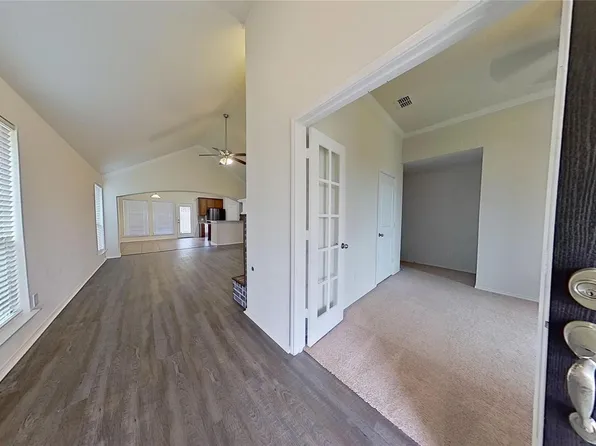 109 N Henrietta St, Ferris, TX 75125