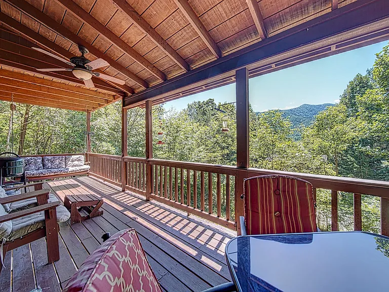 738 Laurel Hill Rd — Photo 2