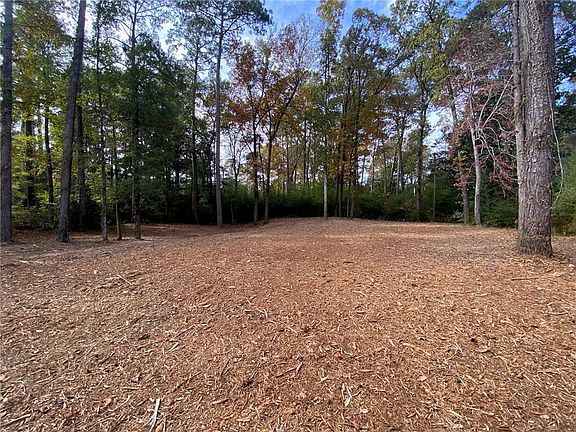 4th image of 135 Northwood Dr