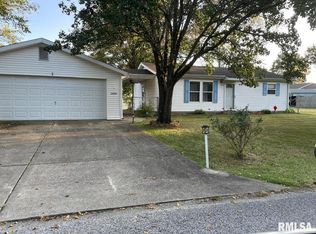 1609 Hillcrest Ave, Carmi, IL 62821