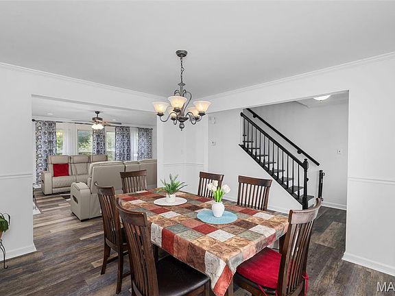 5th image of 627 W Falls Ct