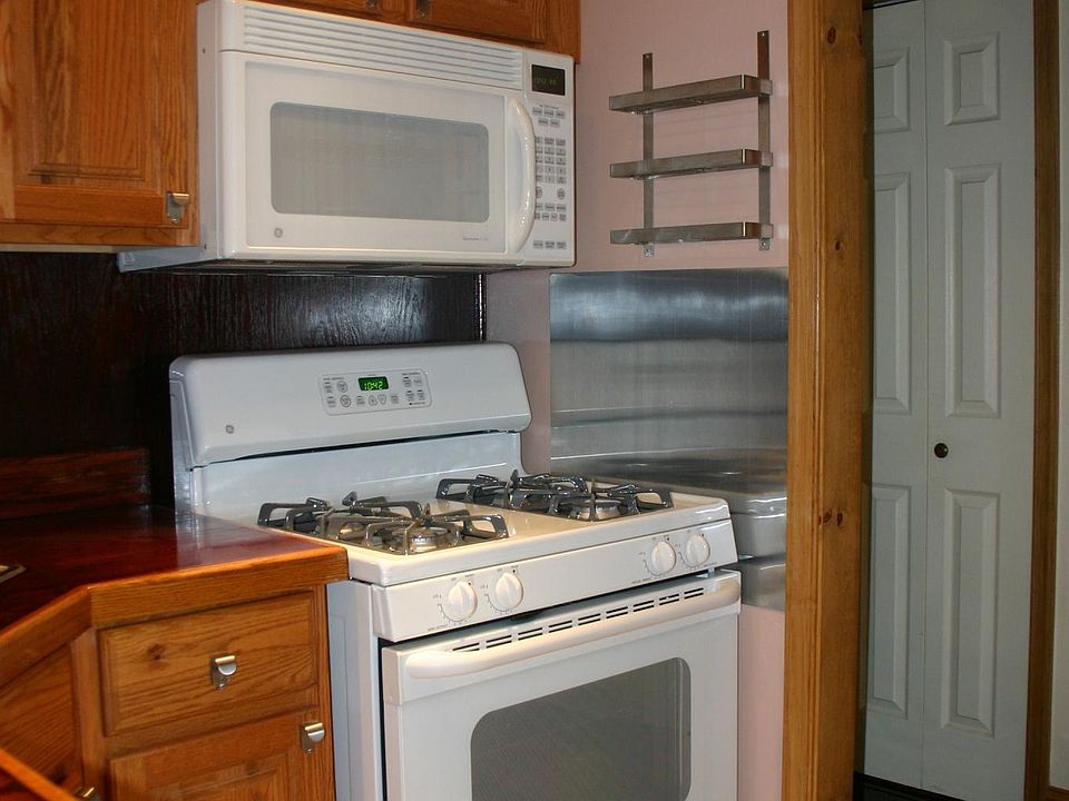 2nd image of 800 Grand St Fl 2nd