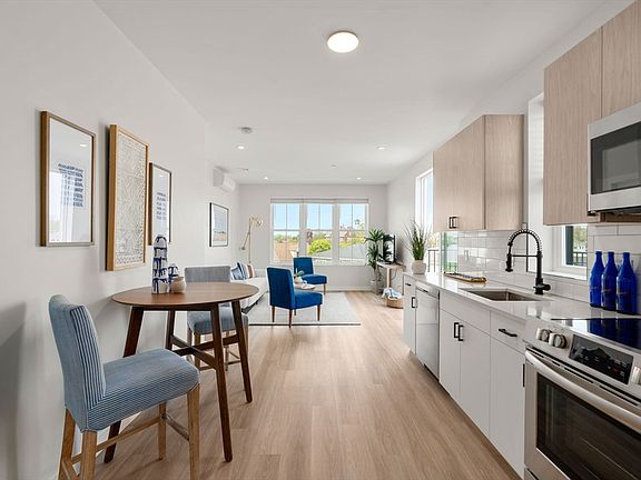 3rd image of 10 Somerset Ave #206