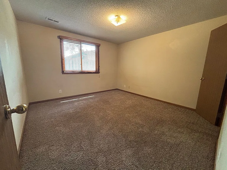 2135 S 46th Ave — Photo 16