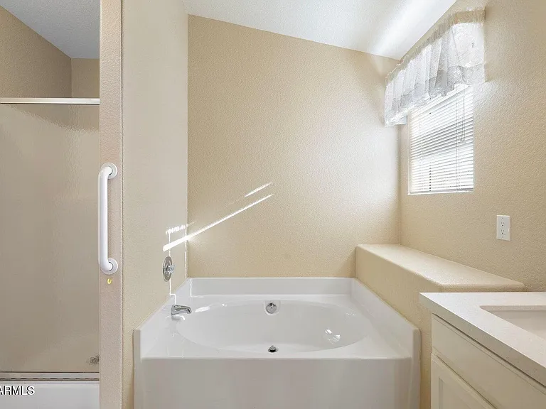 10622 W Mohawk Ln — Photo 14
