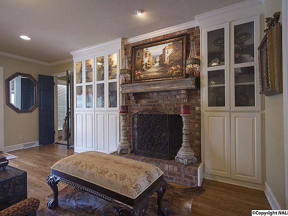 Gas fireplace, built ins