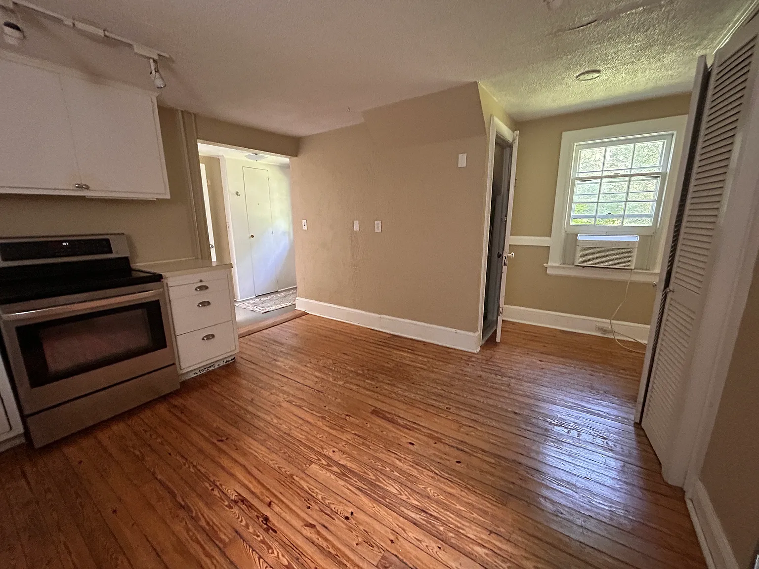 2 bed, 1000 sqft, $3,500 — Photo 3