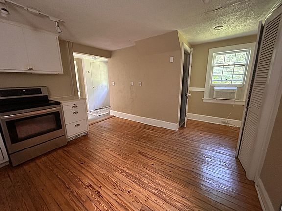 3rd image of 252 W Norwalk Rd #B