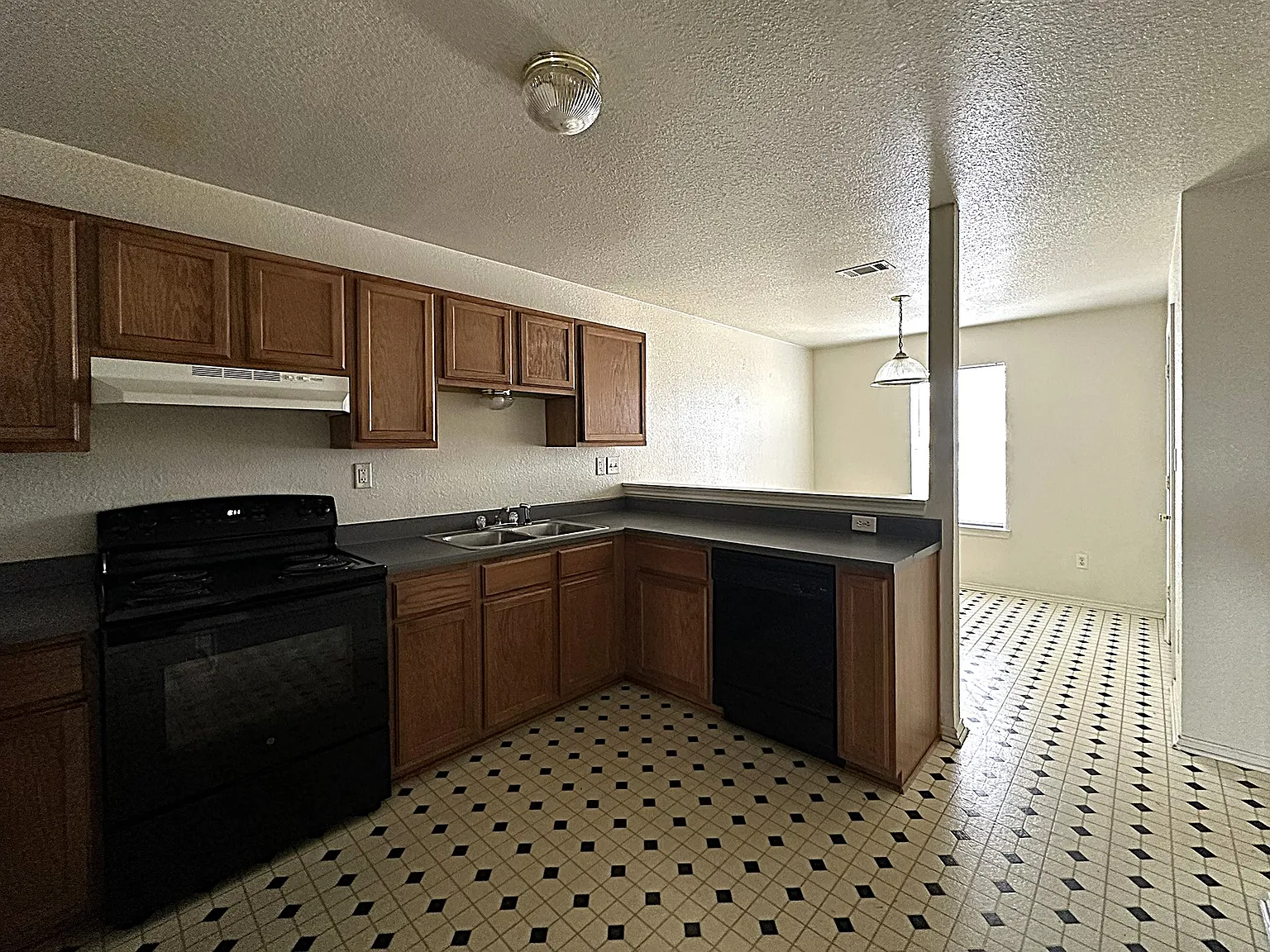 3 bed, 1134 sqft, $799 — Photo 4