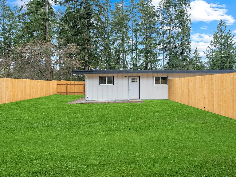 7435 Mullen Rd SE #B — Photo 9