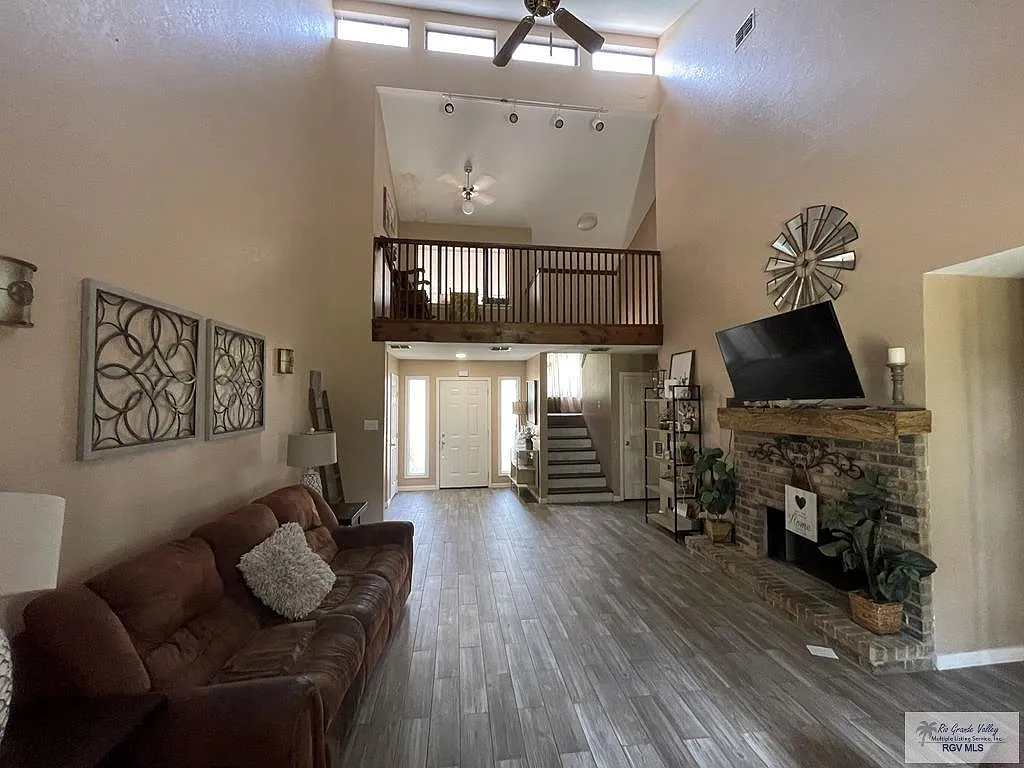 3 bed, 2.5 bath, 2180 sqft, $2,000 — Photo 4