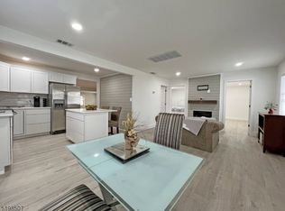 306 Brown Trl, Hopatcong, NJ 07843