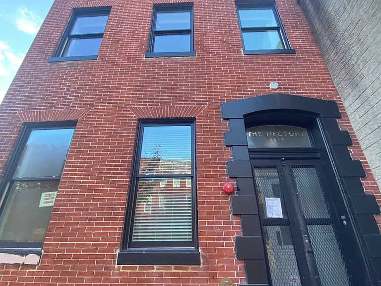 911 S Ellwood Ave — Photo 2