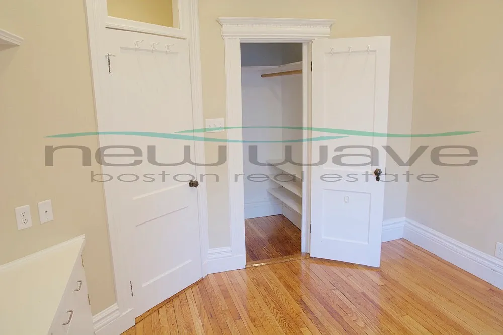 2 bed, 620 sqft, $3,600 — Photo 2