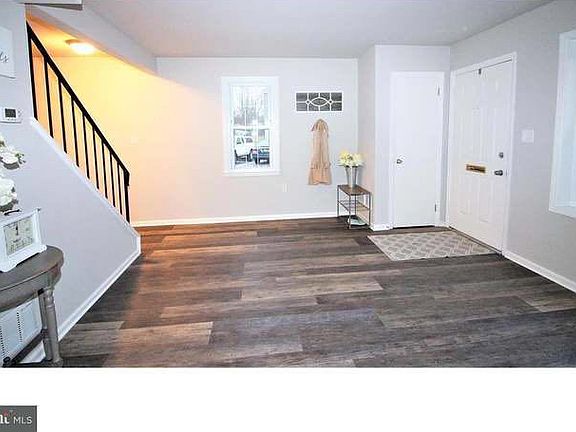 5th image of 17 Ethan Allen Ct