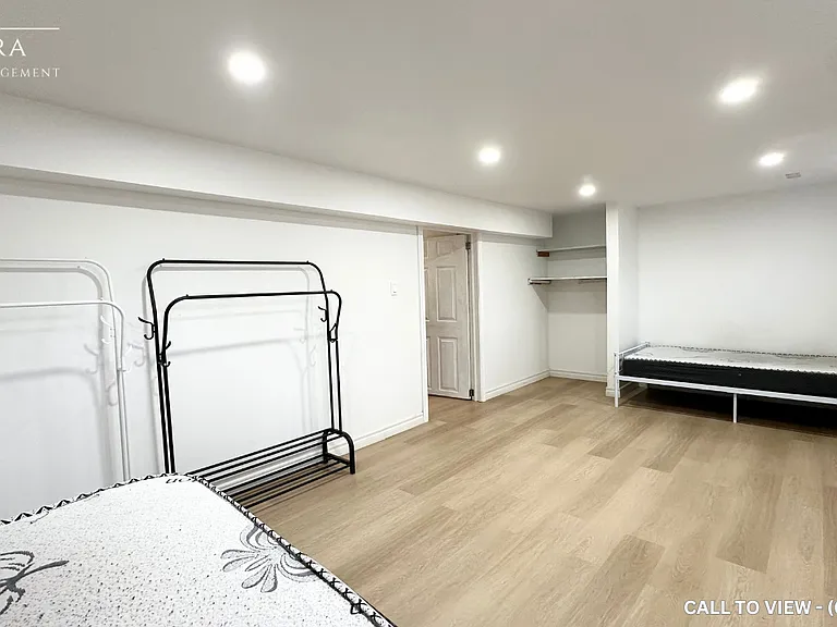 37 Pixley Cres #2 — Photo 5