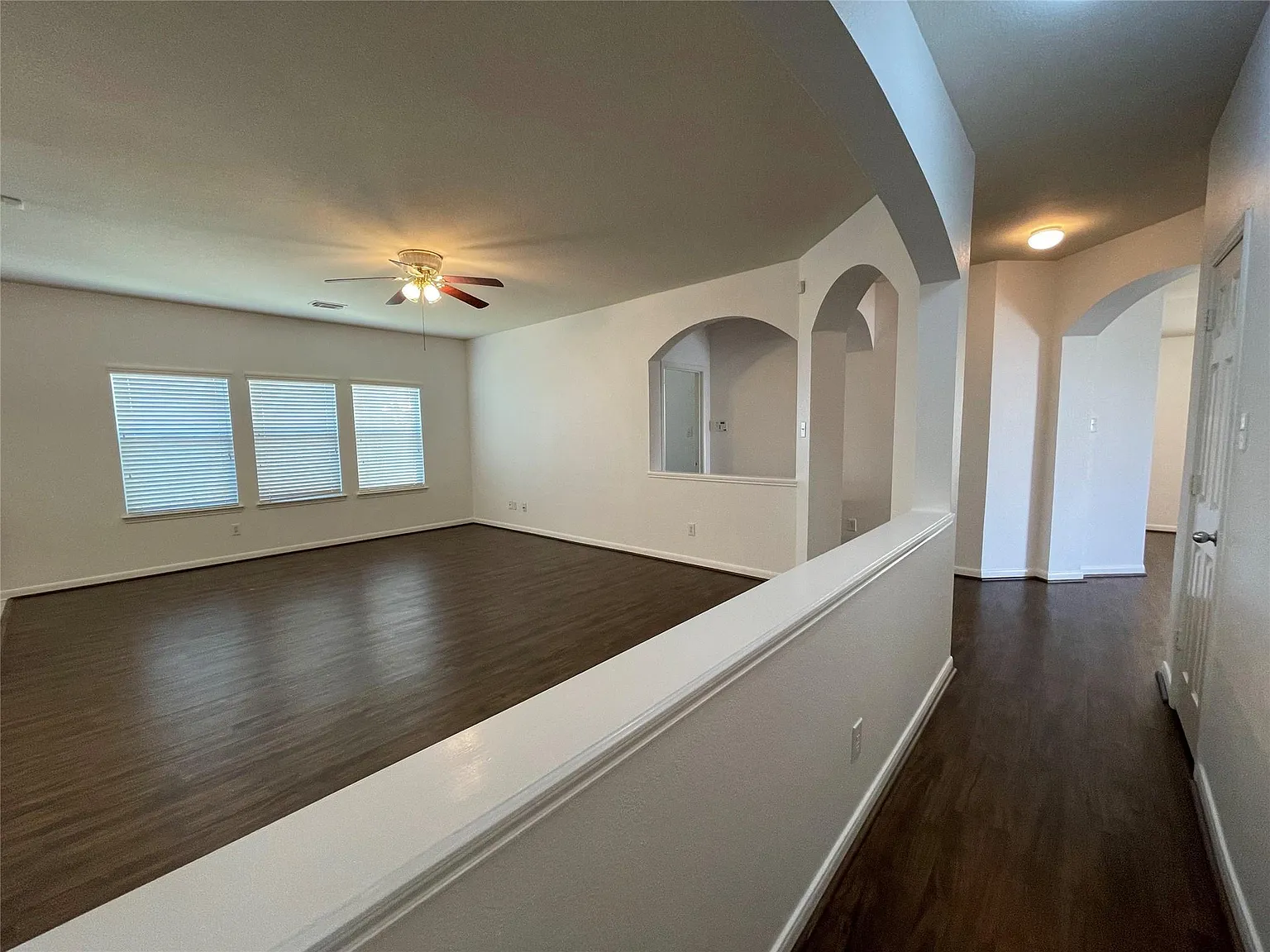 3 bed, 2.0 bath, 1966 sqft, $2,200 — Photo 3