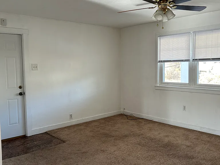 1430 Muldowney Ave — Photo 14