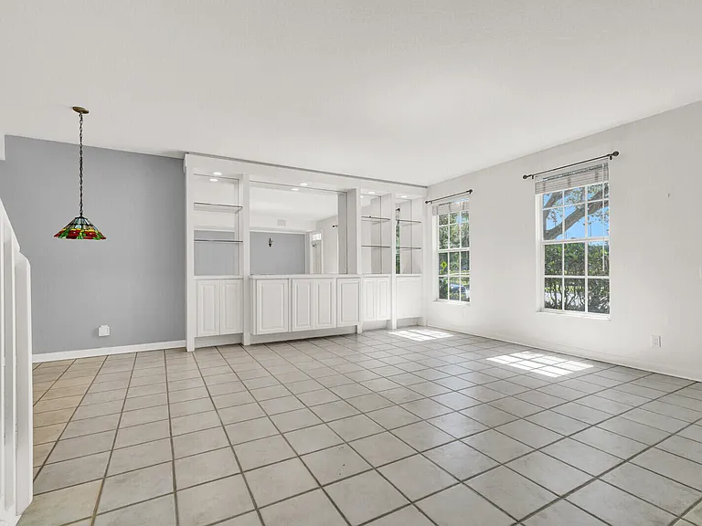 133 Wentworth Ct — Photo 4