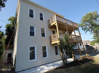 272 Valley Rd, Cos Cob, CT 06807