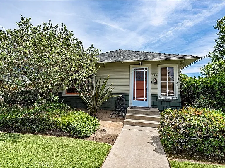 626 Temple Ave — Photo 1