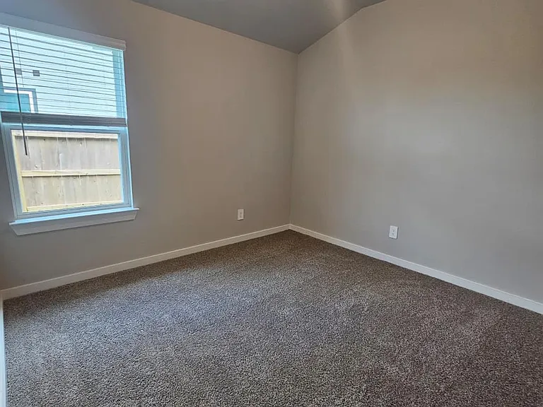 1402 Copeland Dr — Photo 10