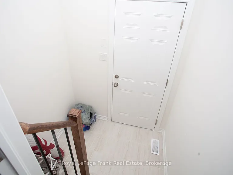 5 Hennessey Cres — Photo 19