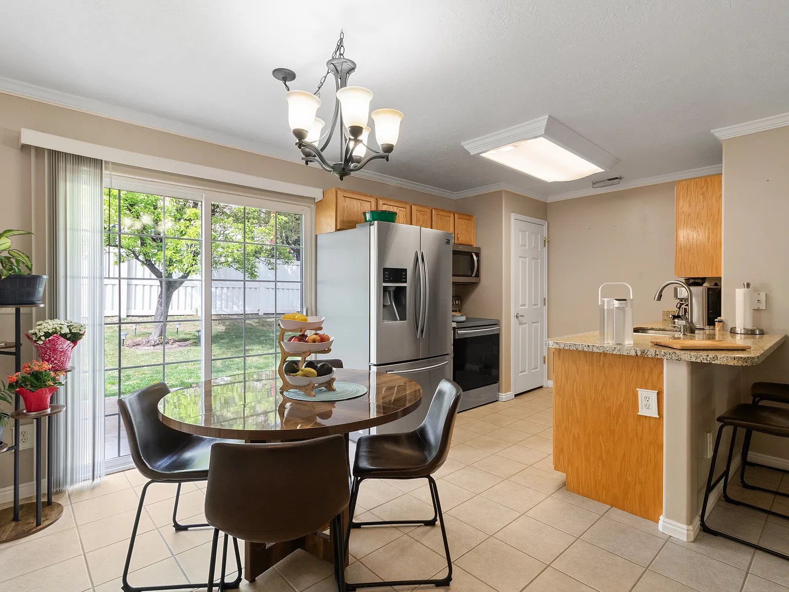 3 bed, 2.5 bath, 1378 sqft, $2,150 — Photo 3