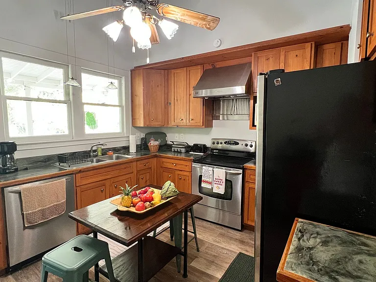 523 W Oak St — Photo 20