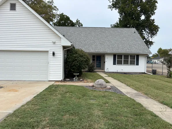 113 W Walnut St, Chatham, IL 62629