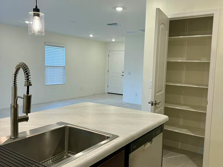 10518 W Harrigan Dr — Photo 16