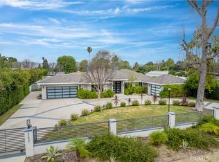 22637 Erwin St, Woodland Hills, CA 91367