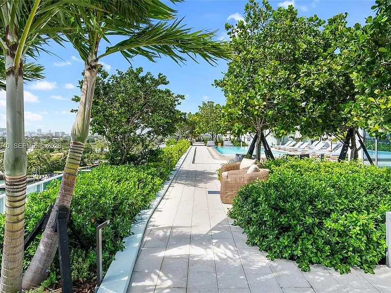 9221 E Bay Harbor Dr #408 — Photo 31