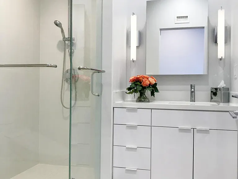 Second Master bedroom's bathroom