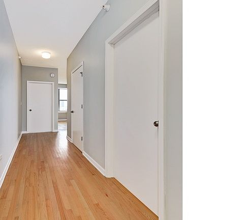 2nd image of 1717 S Prairie Ave APT 1304