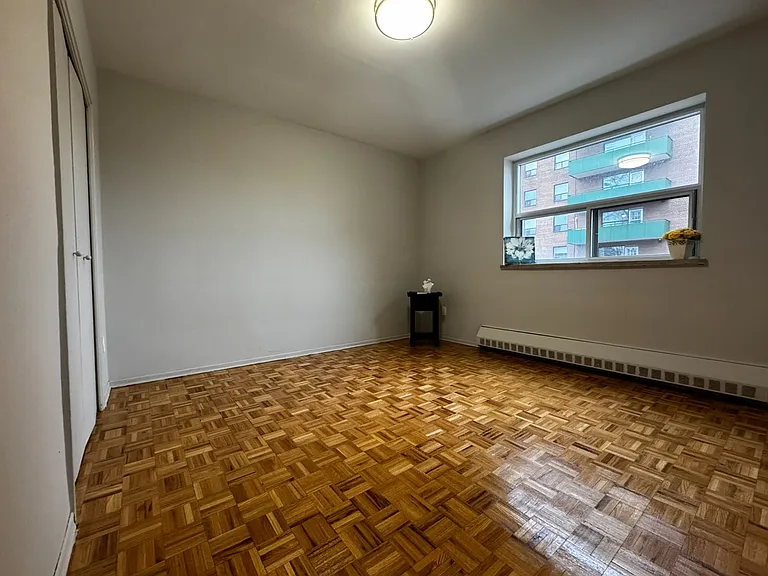 52 Park St E — Photo 9