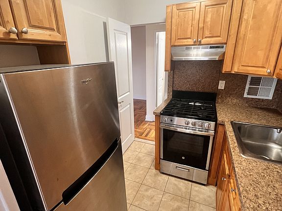 3rd image of 16215 Highland Ave APT 2R