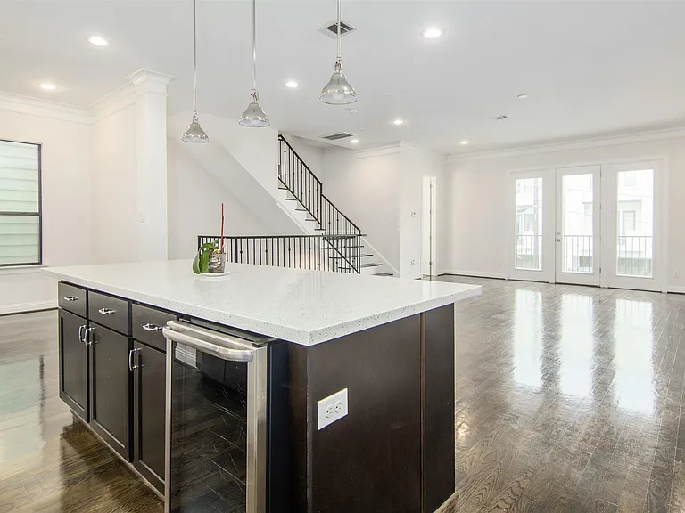 1508 Johnson St — Photo 9