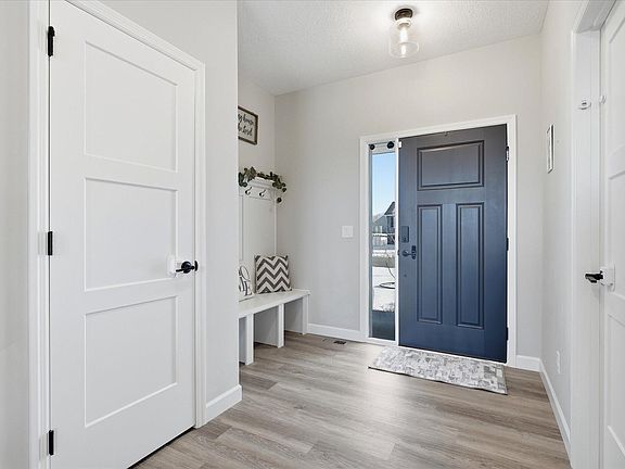 4th image of 1486 Oak Ridge St