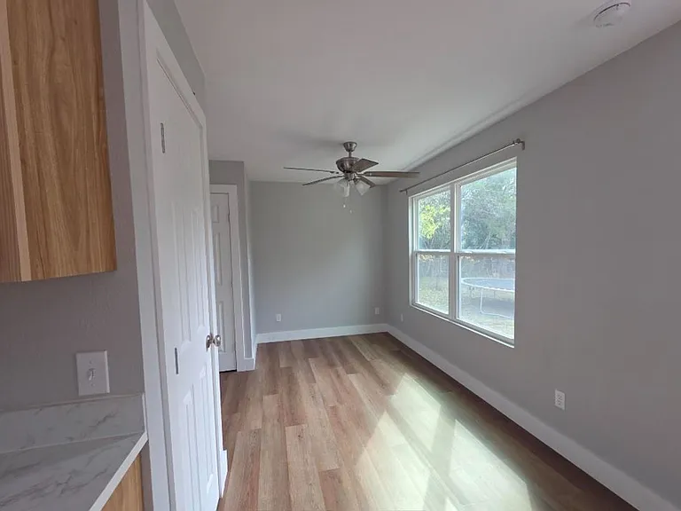 505 E Lane Dr — Photo 6
