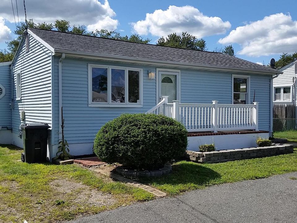 1st image of 748 Fischer Blvd