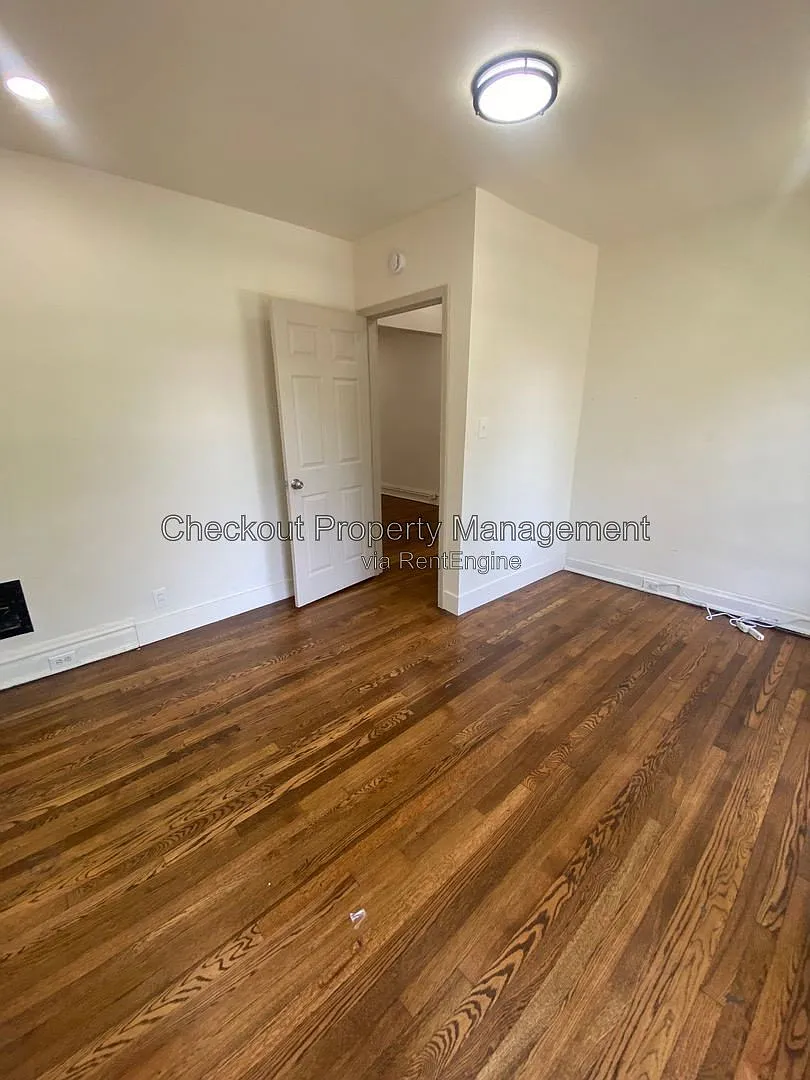 1 bed, 1.0 bath, 1000 sqft, $895 — Photo 3