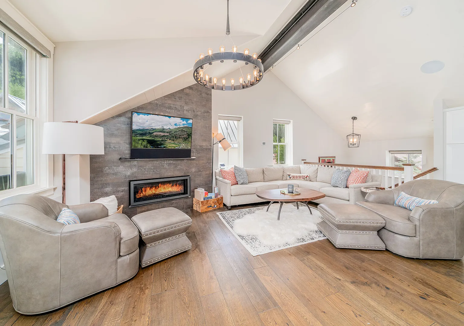 Holly House | Private Cabin + Hot Tub - 5Bd, 5.5Ba, Sleeps 12 — Photo 2