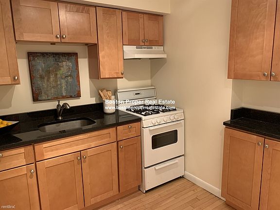 186 Commonwealth Ave. #B2 Boston - Back Bay Unit Photo 2