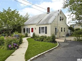 112 Park Ave, Carle Place, NY 11514