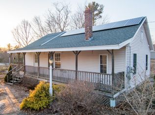 96 Ledgewood Dr, Falmouth, ME 04105