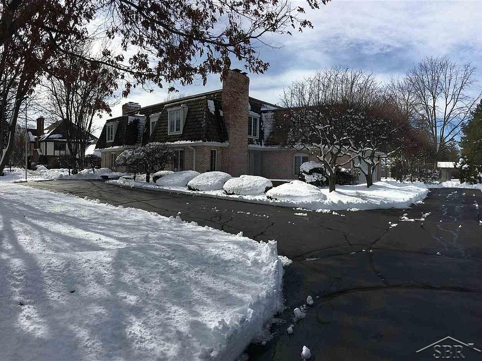 1st image of 301 Golfview Dr