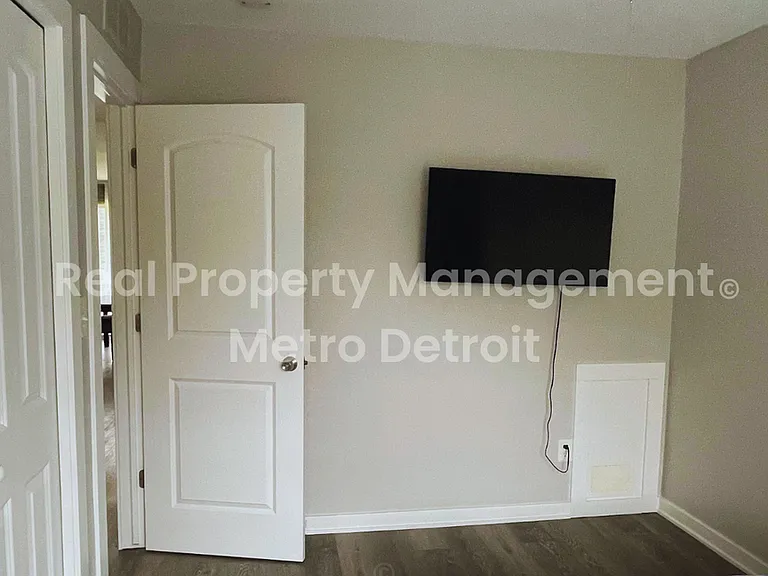 22148 Dante St #211 — Photo 12