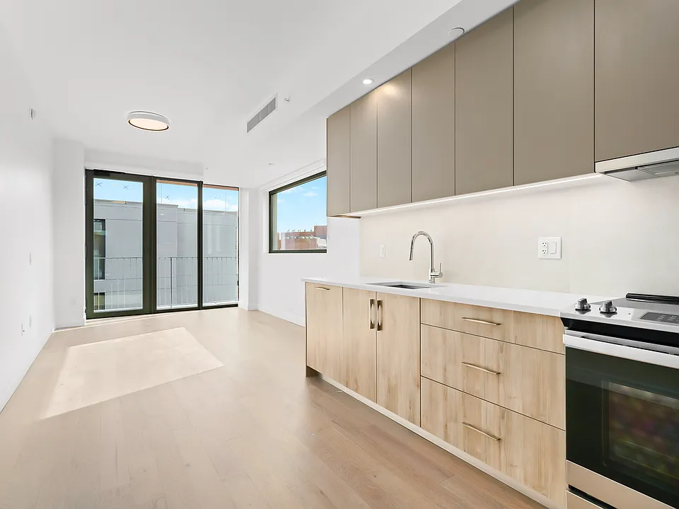 255 Lorimer St #422